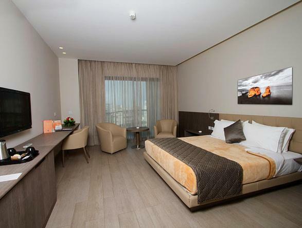 Promenade Hotel Zalqa Exterior photo